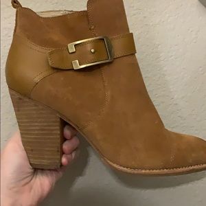 Donald J Pliner size 9 M women’s.